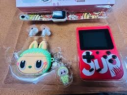 Combo "LABUBU" Copii Mini Consolă Portabilă + Smartwatch Bluetooth + Căști Wireless Airpods – Distracție, Muzică și Jocuri Oriunde